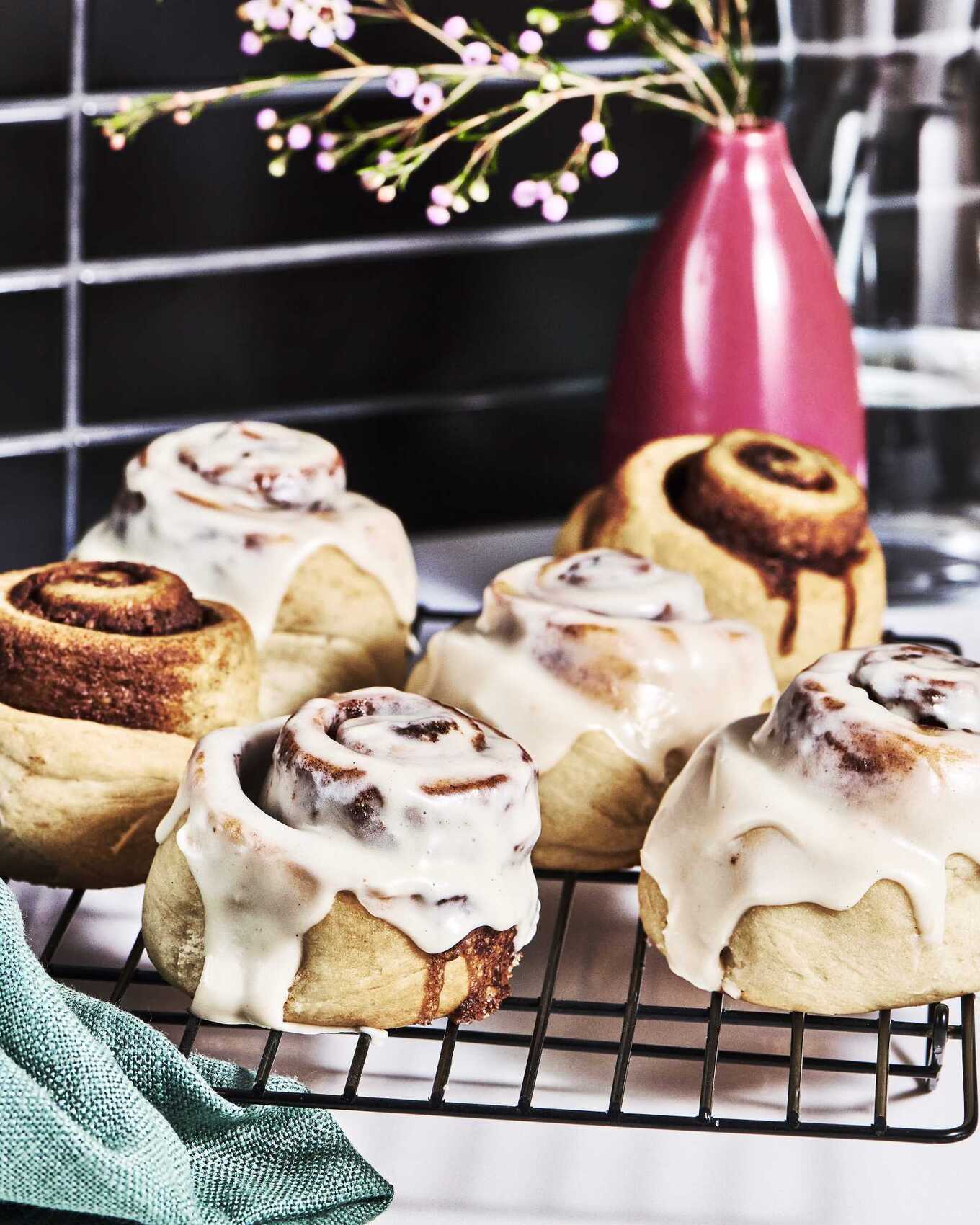 VegNews.CinnamonRolls.CrustVeganBakery