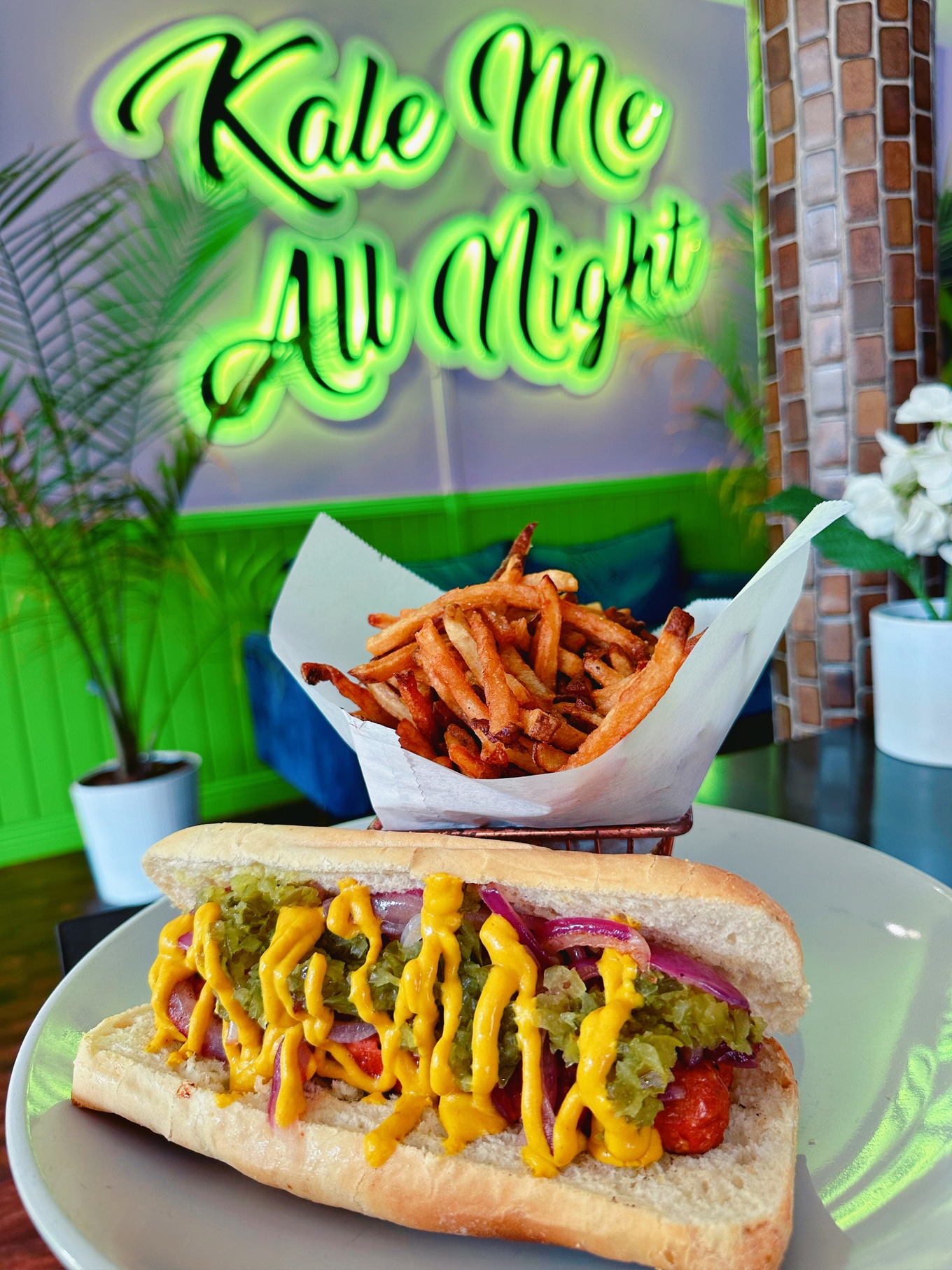 VegNews.ChicagoHotDog.KaleMyName