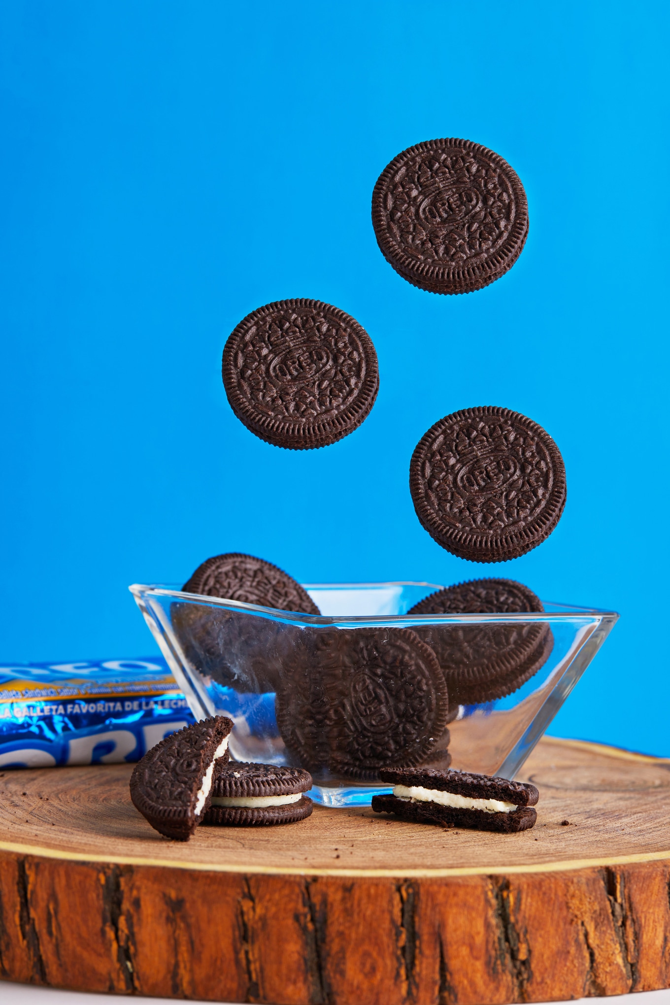 VegNews.Oreo.IsraelAlbornozUnsplash