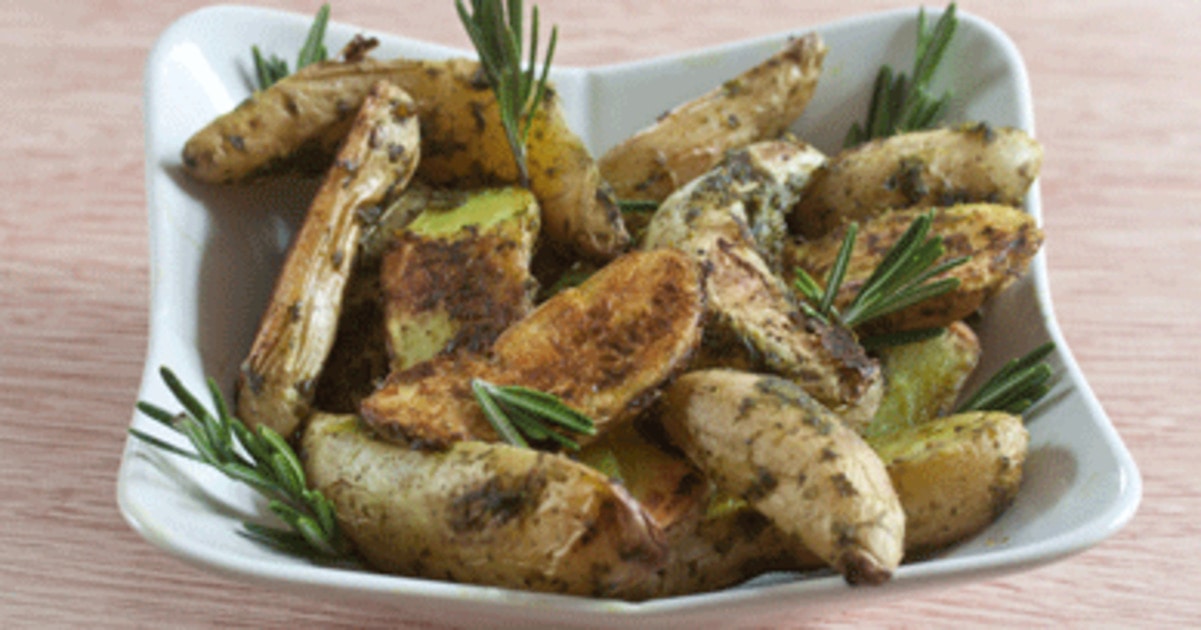 Spinach-Roasted Fingerling Potatoes | VegNews