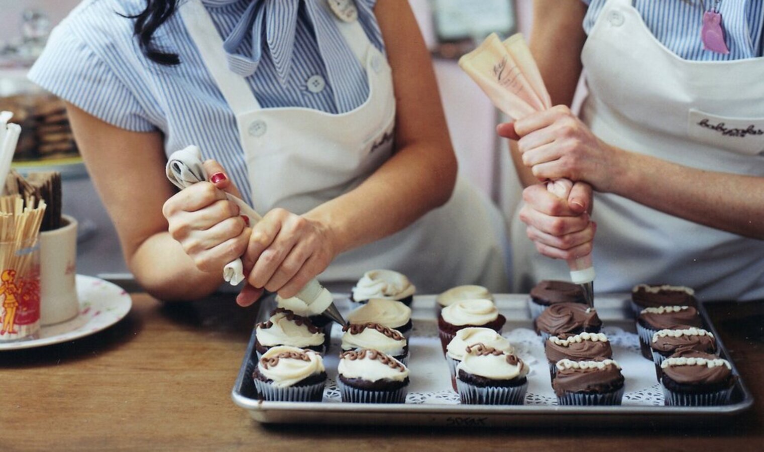 16 Bakeries With Vegan Cupcakes to Satisfy Your Sweet Tooth | VegNews, image size:1521x900