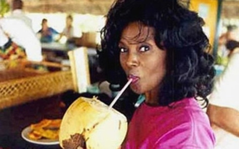 70-Year-Old Raw Vegan Makes Headlines Due to Striking Appearance