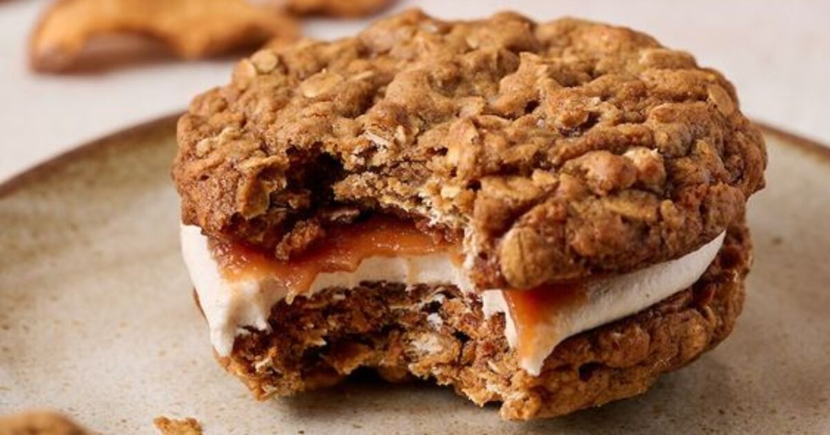 Apple Pie Cookies With Maple Cream Filling | VegNews