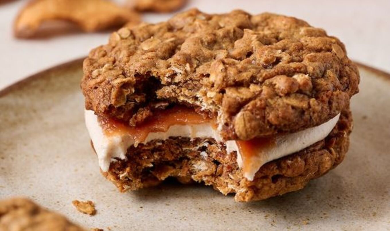 Apple Pie Cookies With Maple Cream Filling
