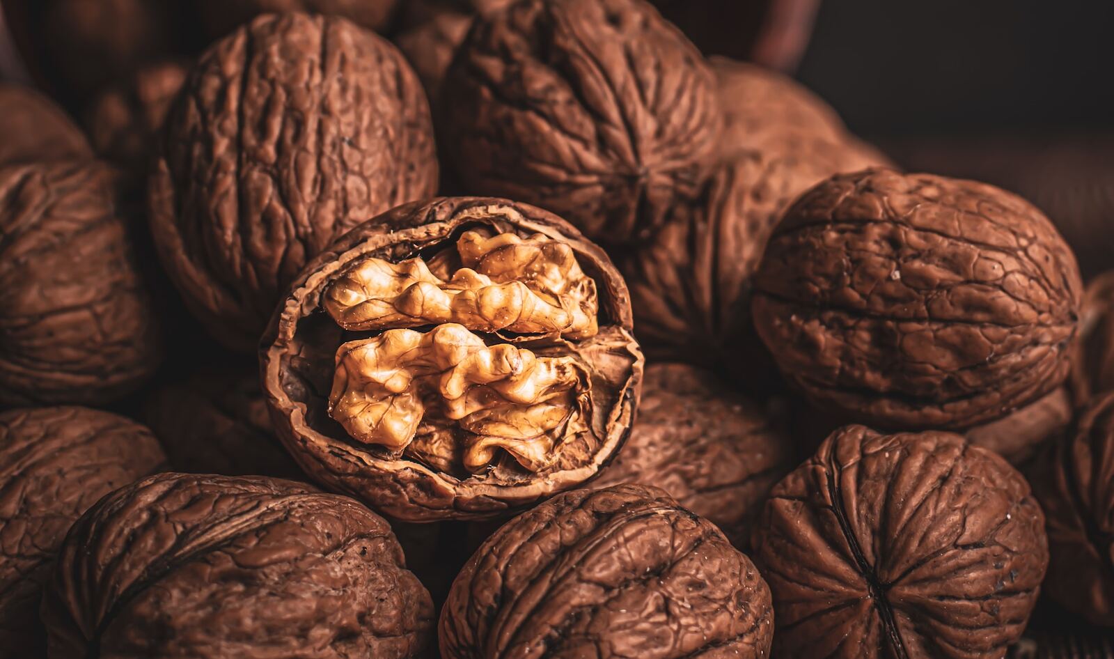 The Health Benefits of Walnuts (Plus, Vegan Recipe Ideas!)