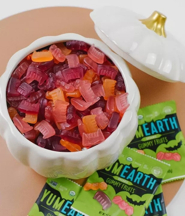 VegNews.yumearthhalloweencandy.yumearth