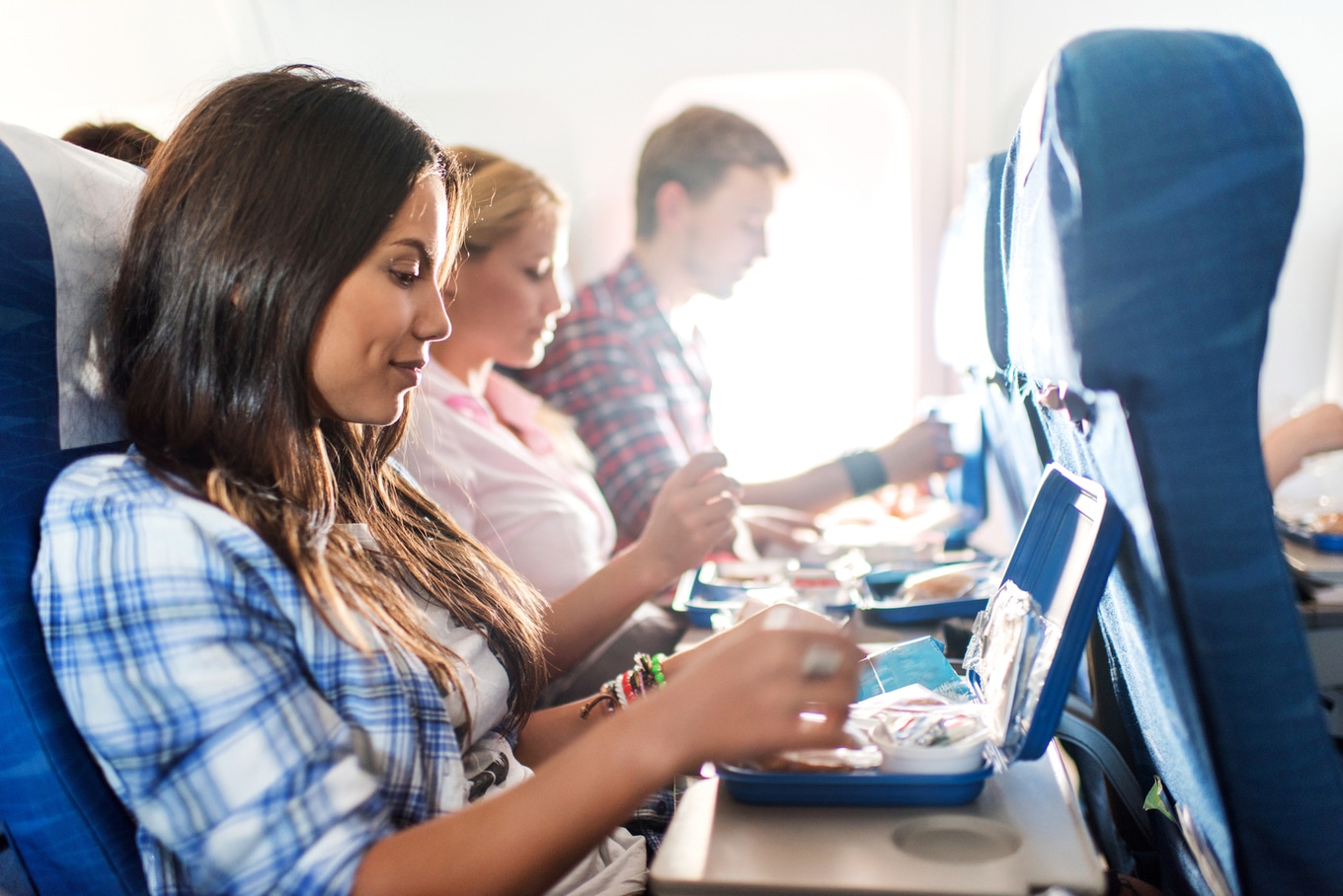 VegNews.AirplaneMeal.Getty
