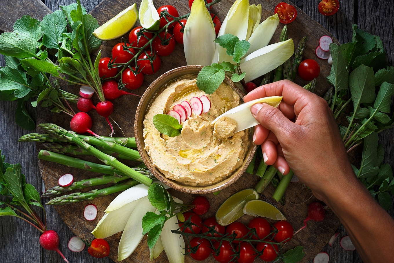 VegNews.HummusVeggies.Getty