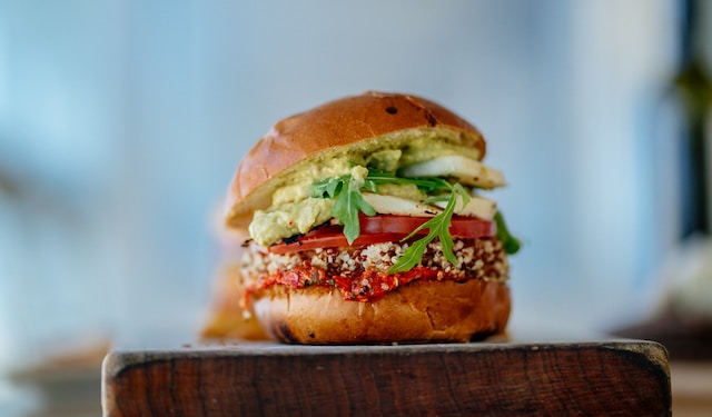 VegNews.plantburger.unsplash