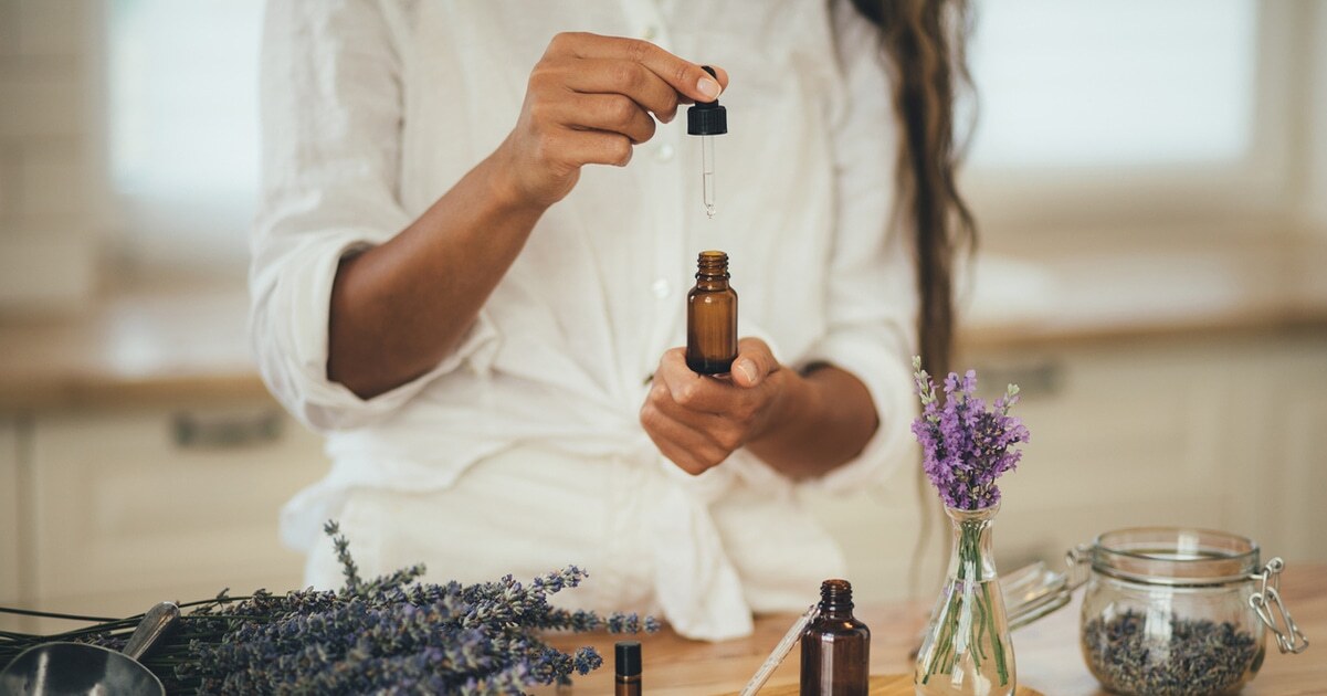 Try Some Essential Oils and Aromatherapy to Beat the Holiday Stress ...