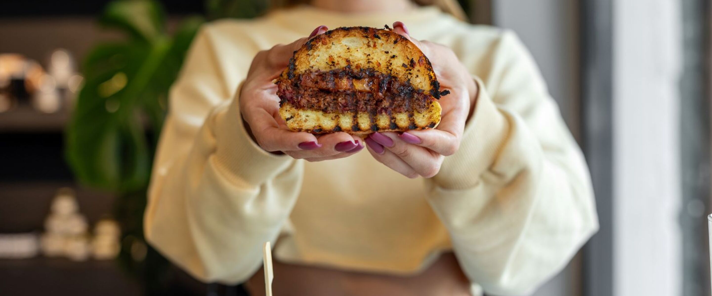 You Haven't Even Had the Tastiest, Juiciest Vegan Burgers Yet, According to These Scientists