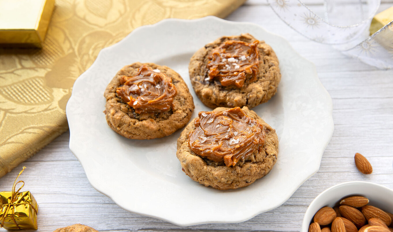 Vegan Chocolate Caramel Praline Cookies