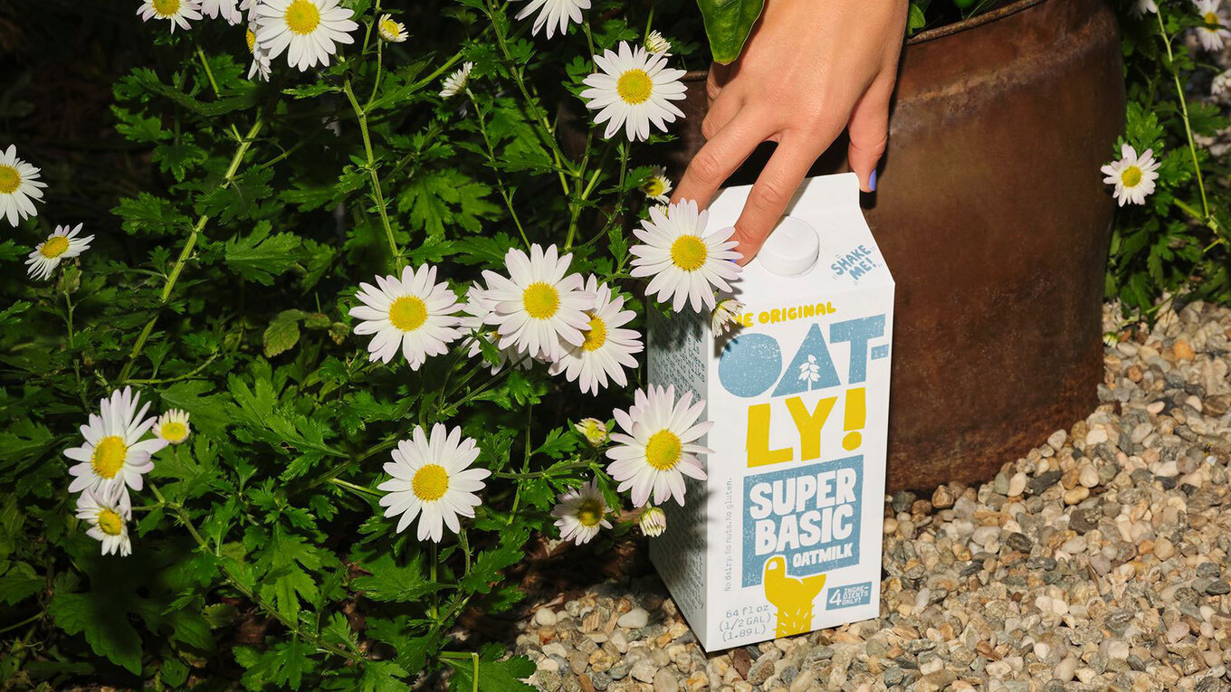 VegNews.Oatmilk.Oatly