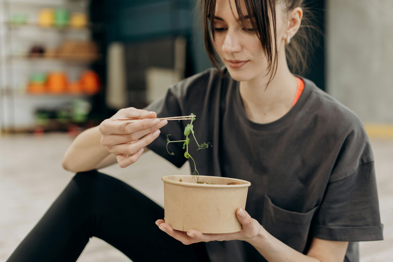 VegNews.EatingSustainableFood.MikhailNilov.Pexels
