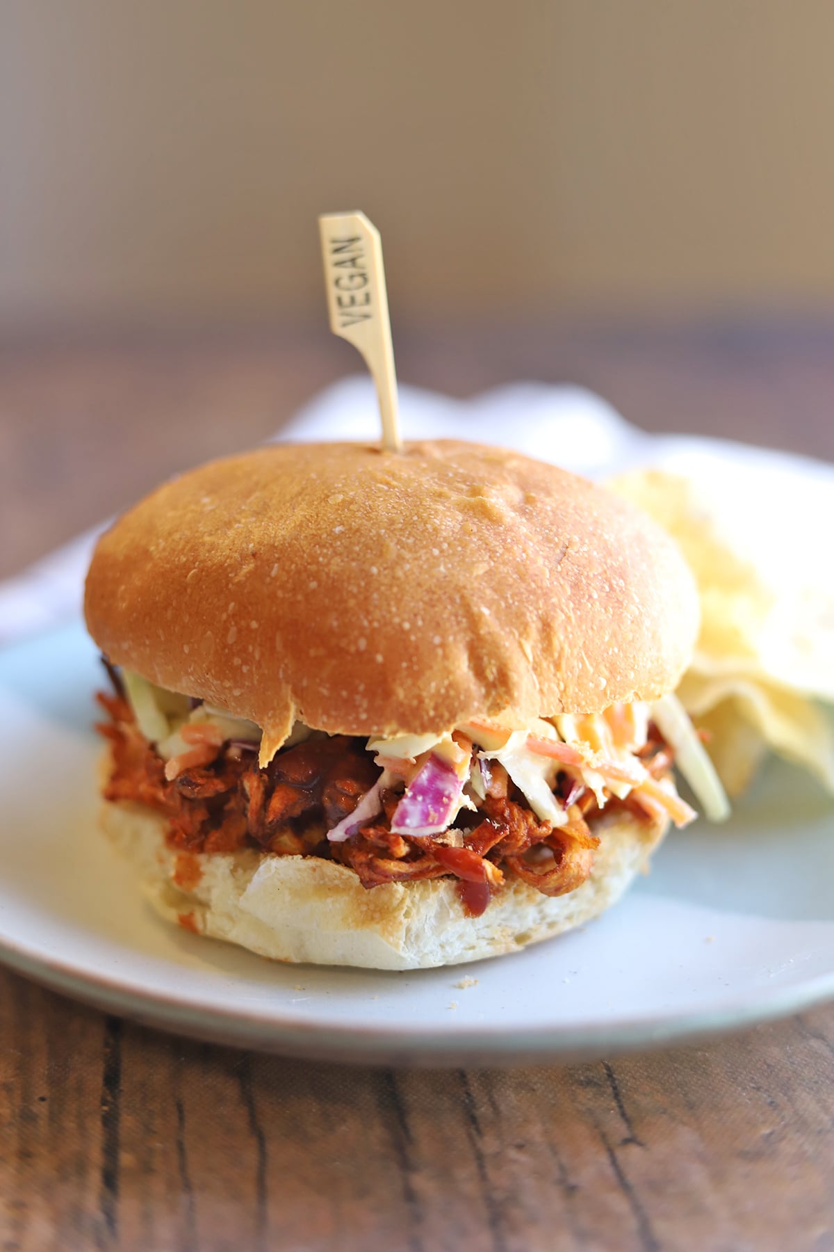  Pulled pork barbecue with vinegar slaw vegan