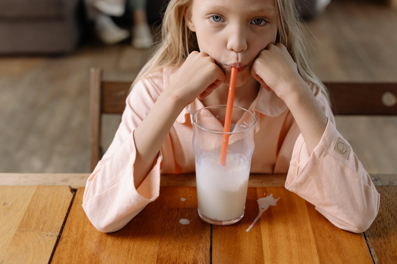 kid drinking milk