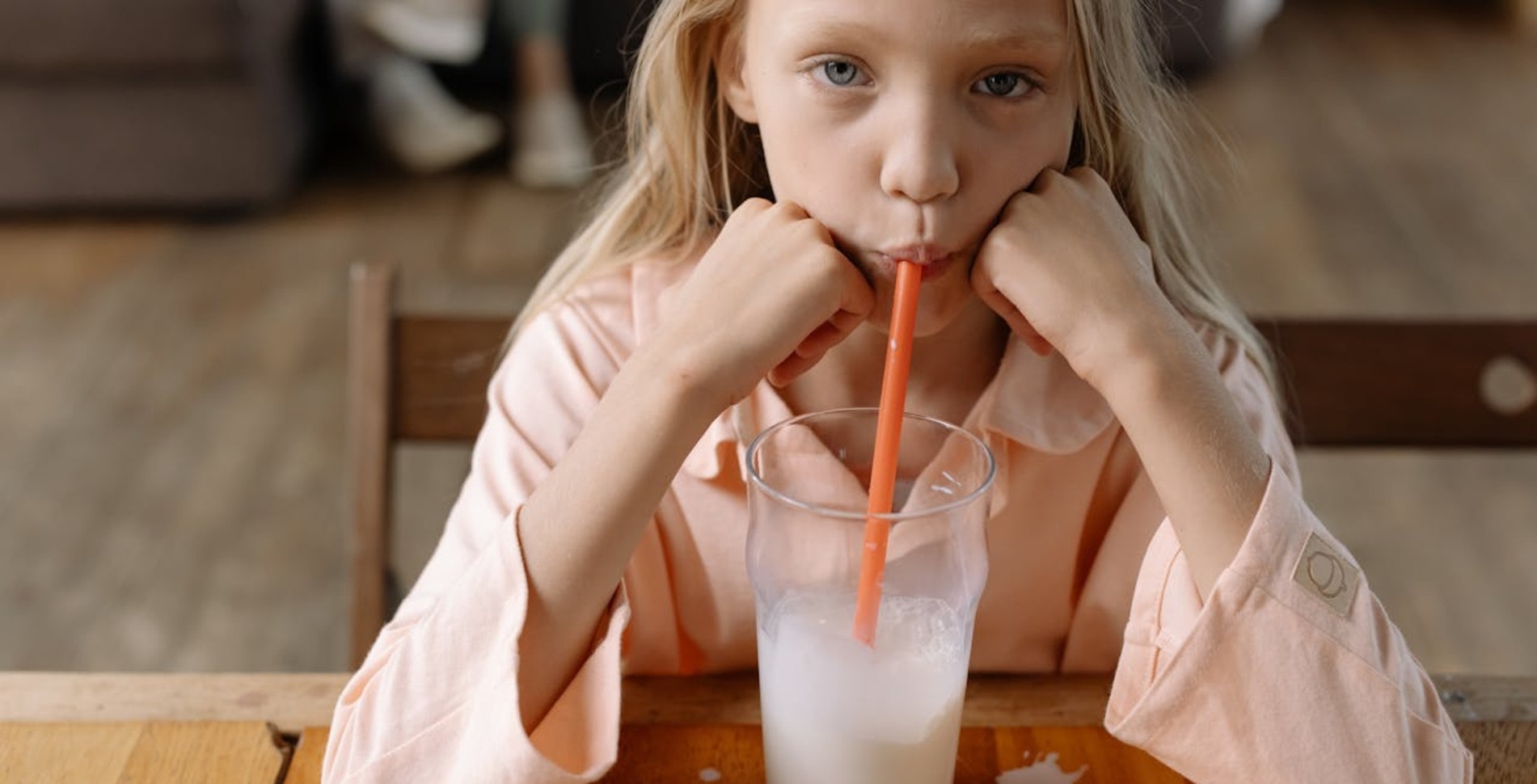 New Research Raises Alarms About Hidden Drug-Resistant Bacteria in Raw Milk