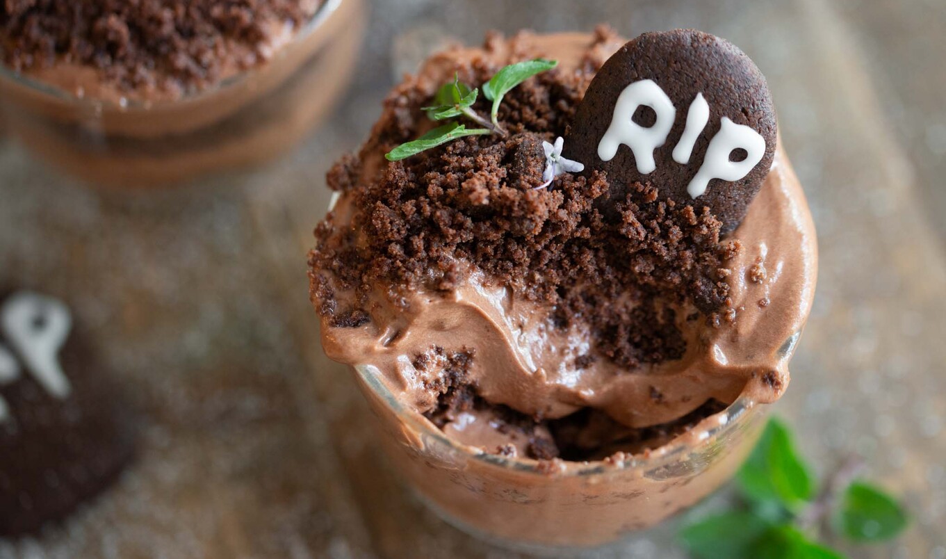 Graveyard Chocolate Mousse Pots With Cookie Crumbles (Sugar-Free!)