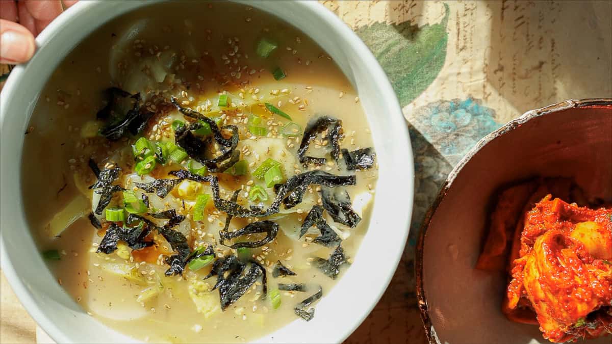 Korean rice cake soup
