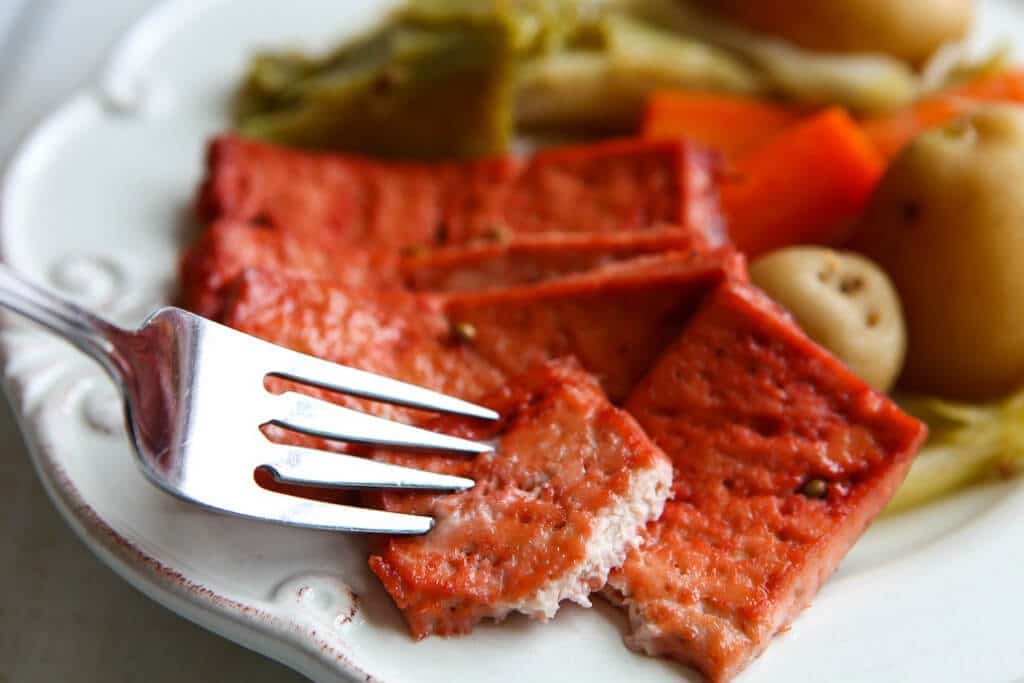vegan-corned-beef by The Hidden Veggies