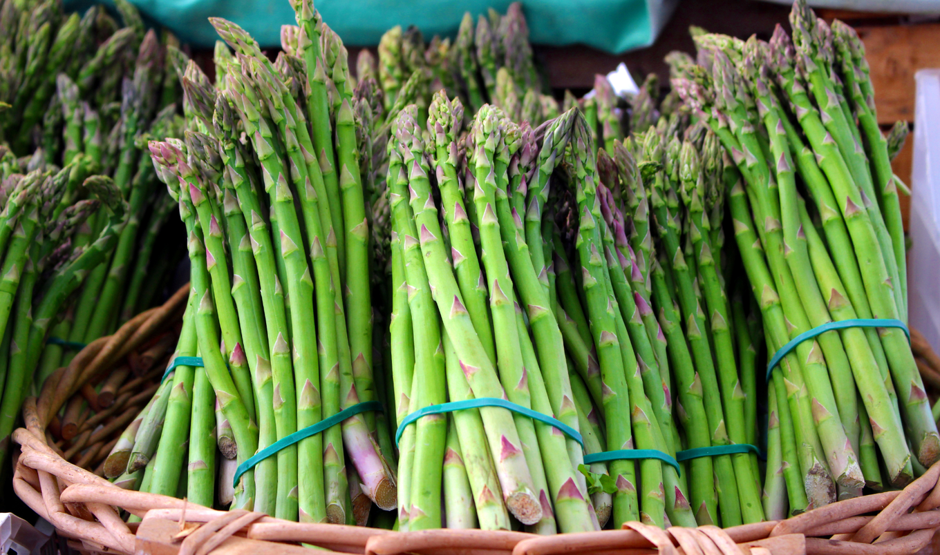 raw asparagus