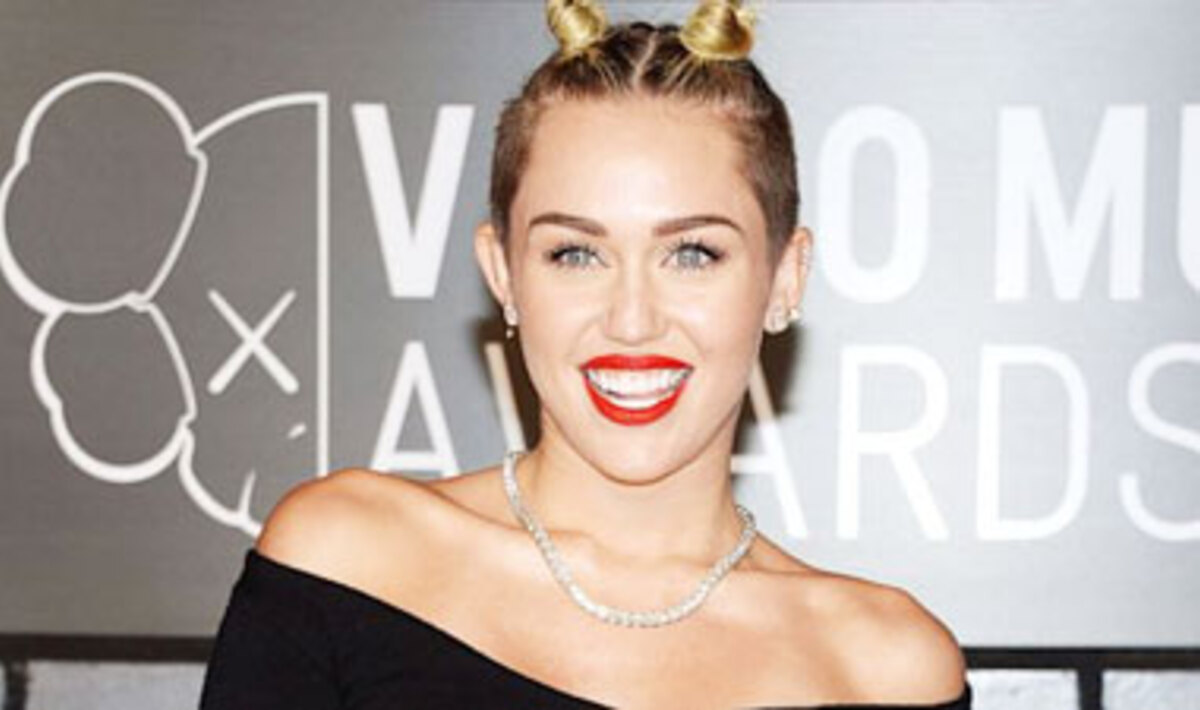 Miley Cyrus Named Sexiest Vegetarian Celebrity of 2015 VegNews
