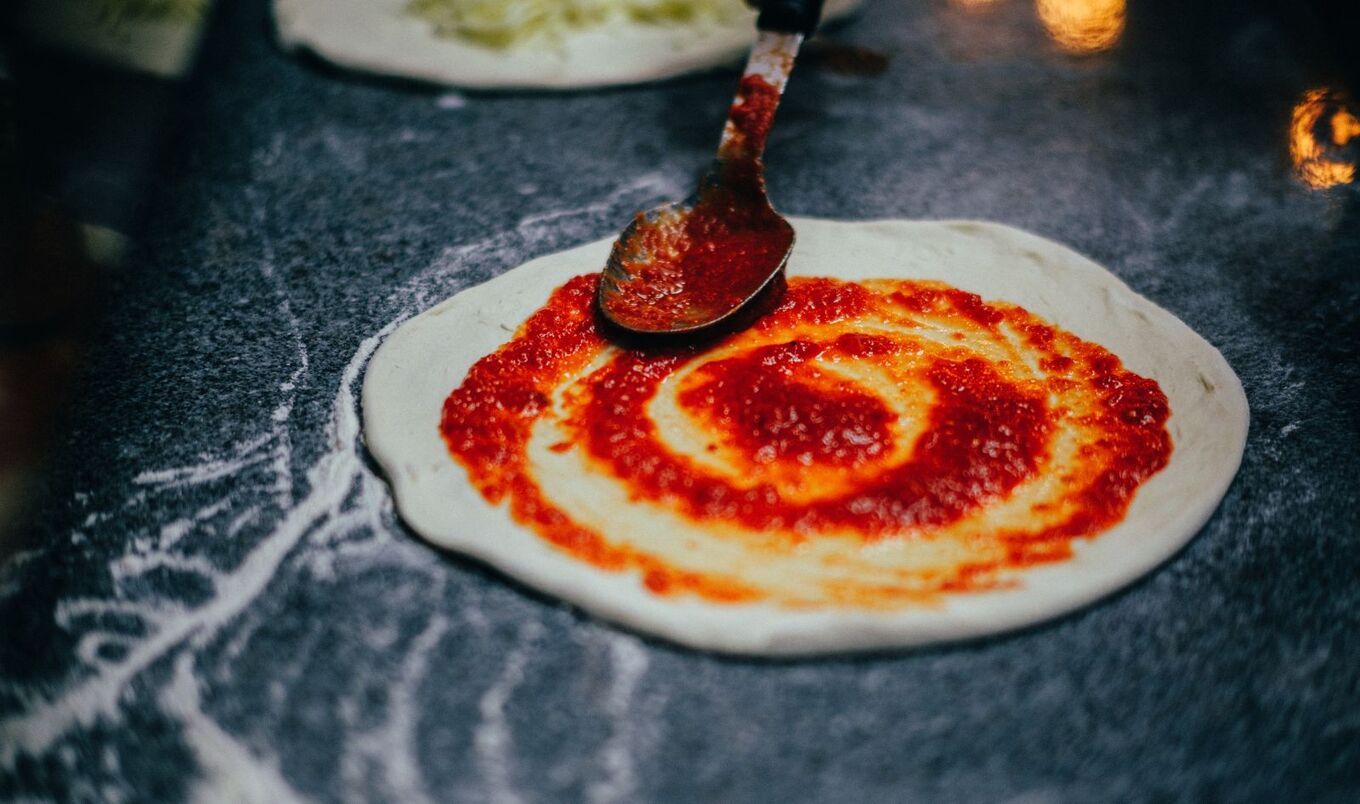 tomato sauce on pizza