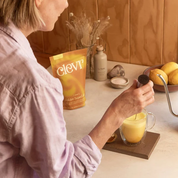 Comforting caffeine-free turmeric latte mix from Clevr