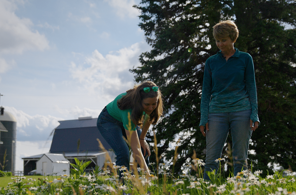 Faaborg_Family_Picking_Flowers