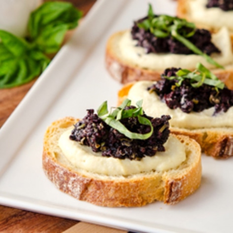 tapenade-crostini-8214