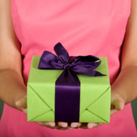 VegNews.PresentLadyGiving