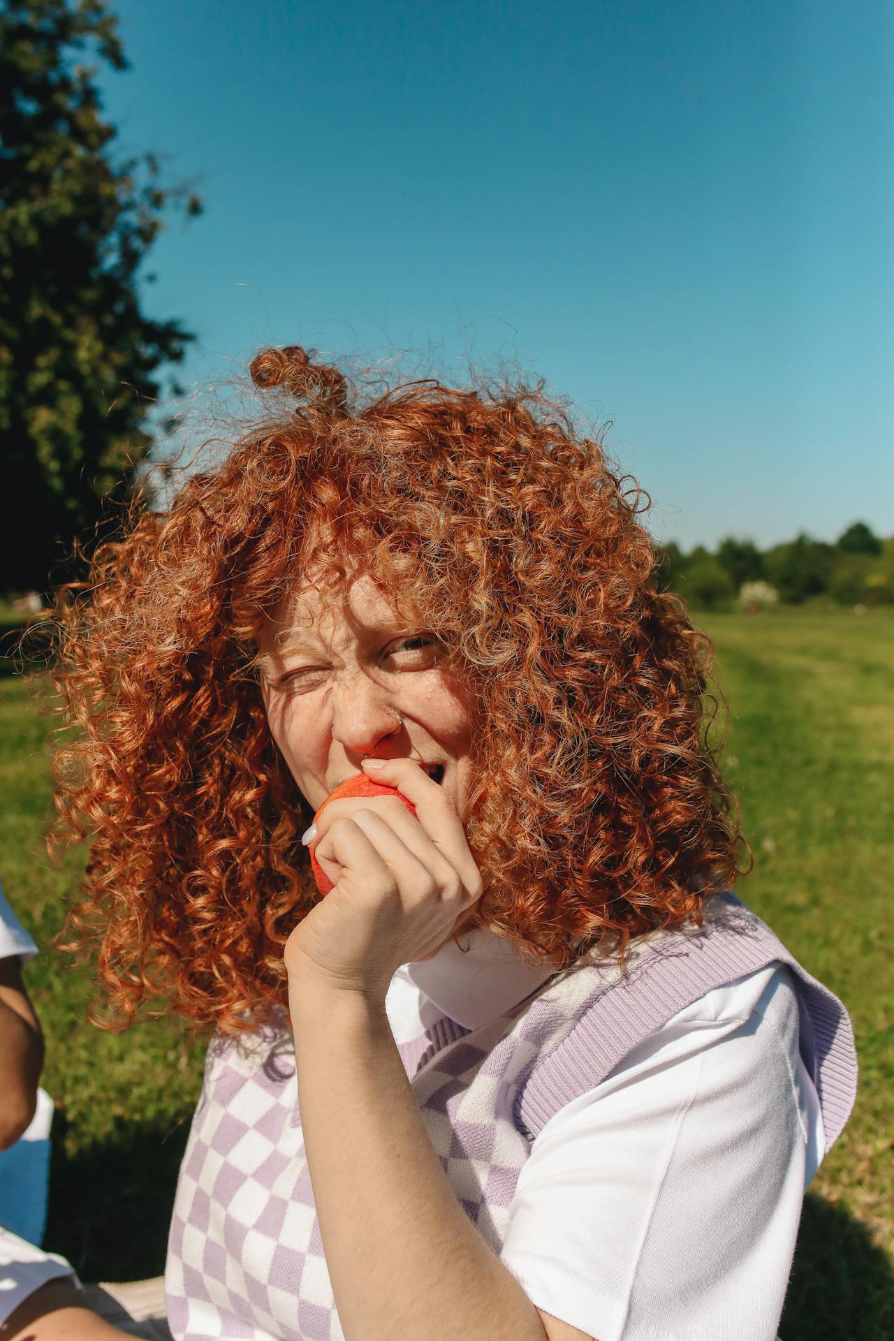 woman eating apple