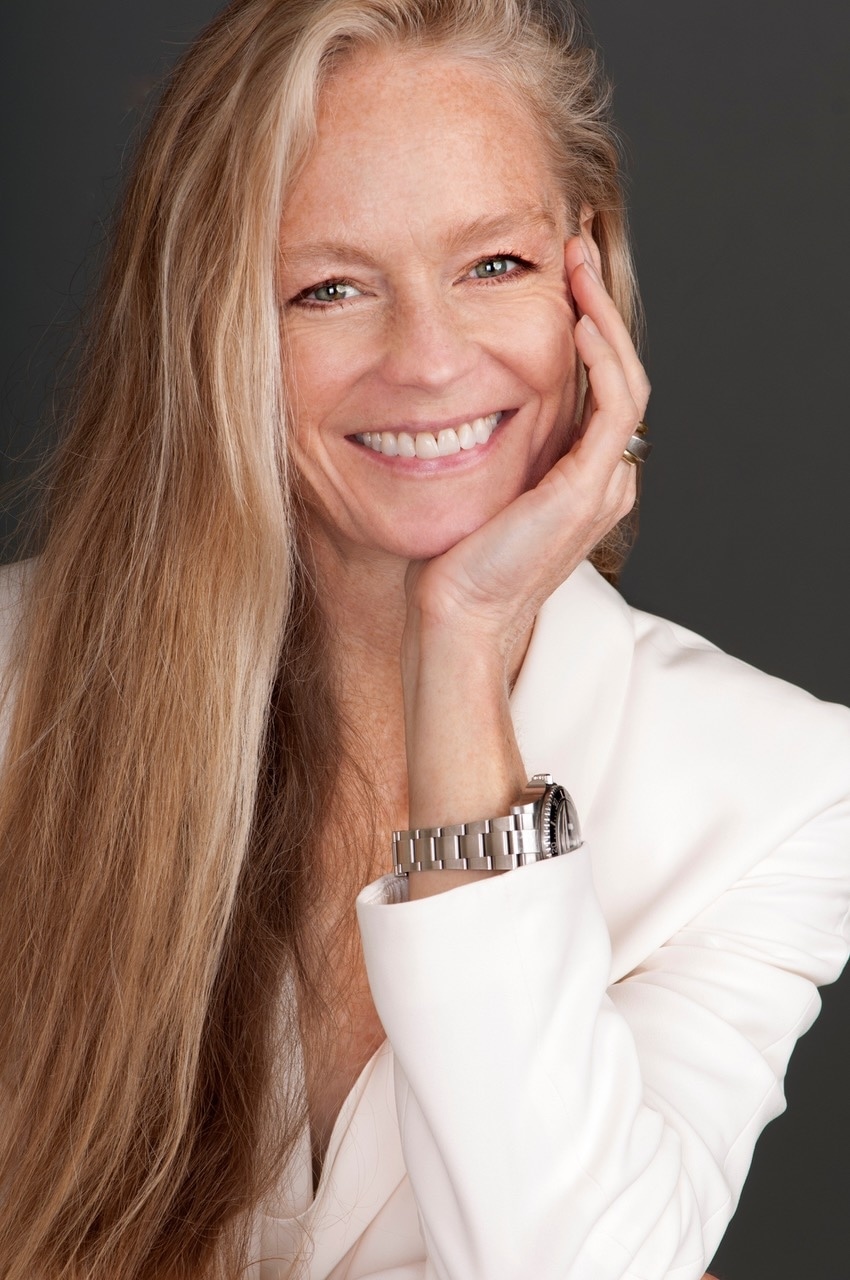 SUZY AMIS CAMERON