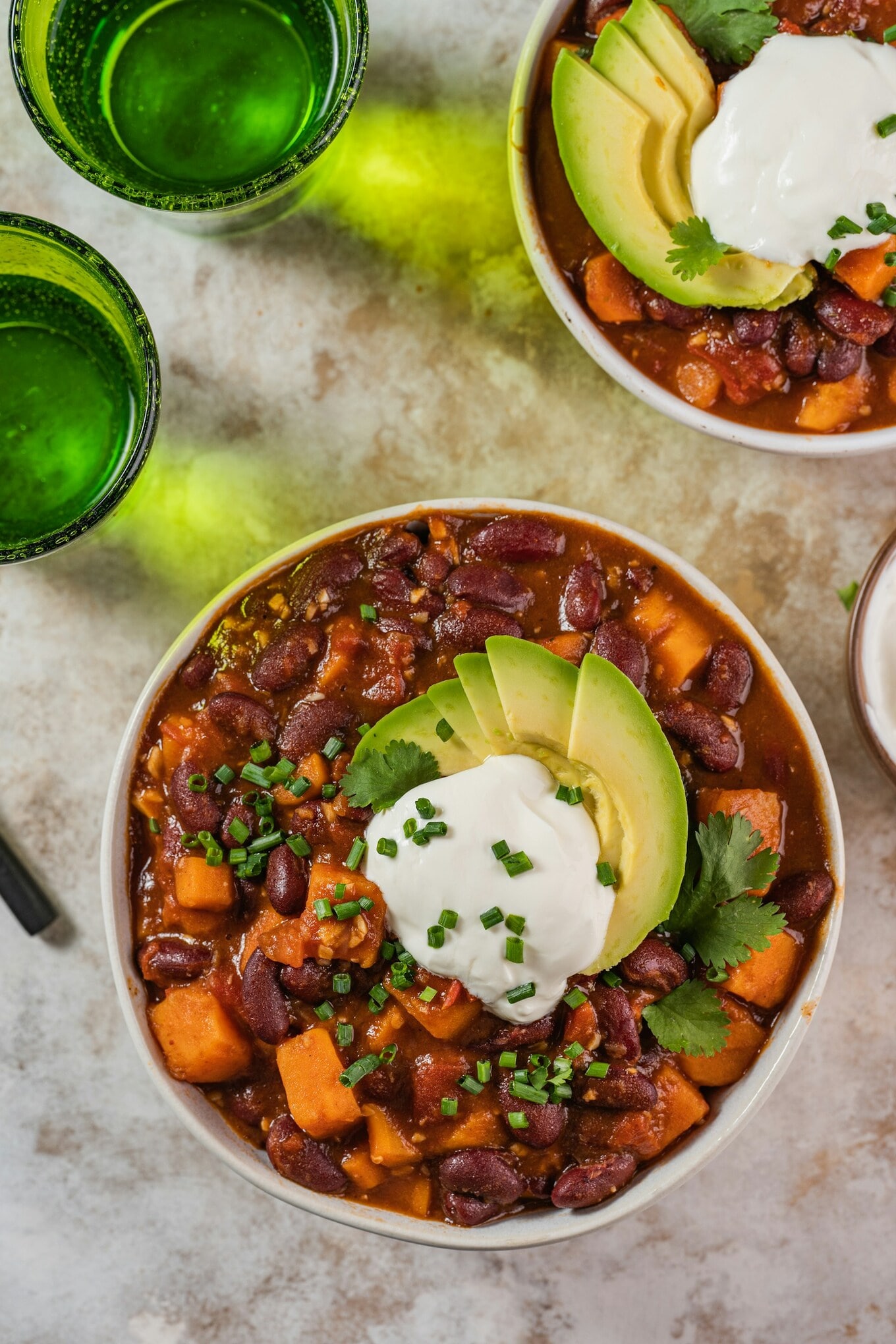 bean chili with avocacdo