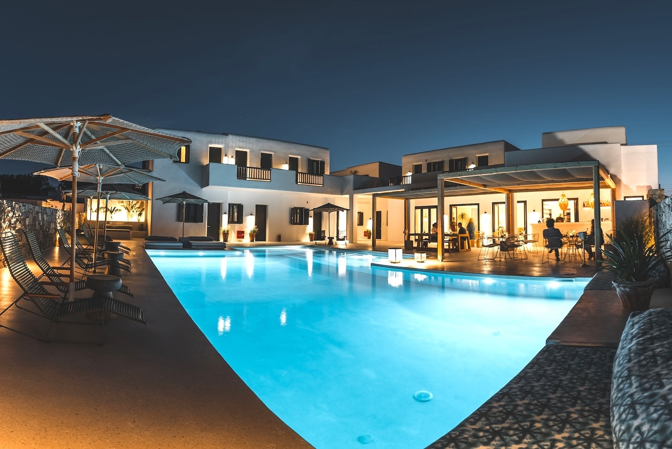 Koukoumi hotel night