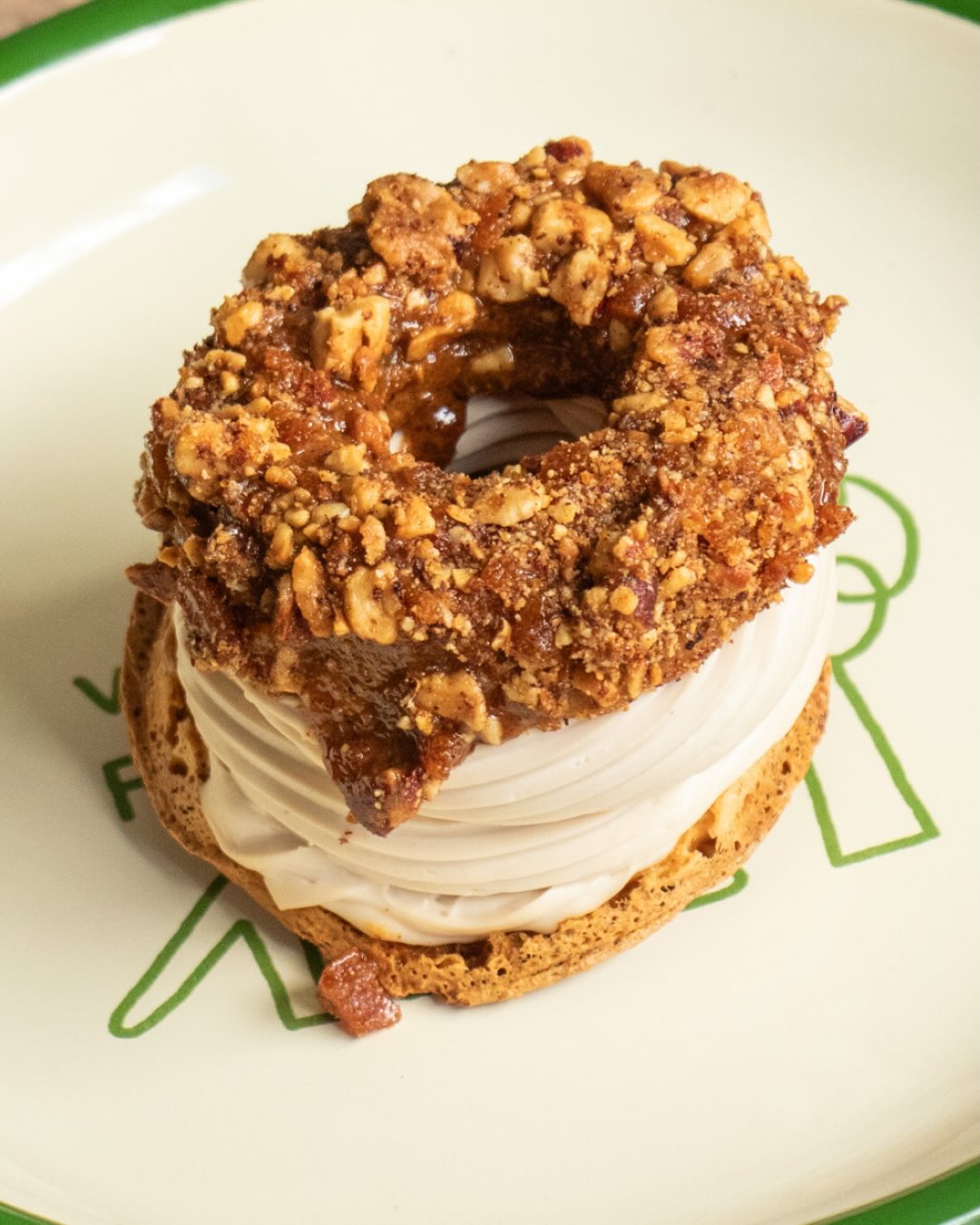 Aujourdhui Demain doughnut