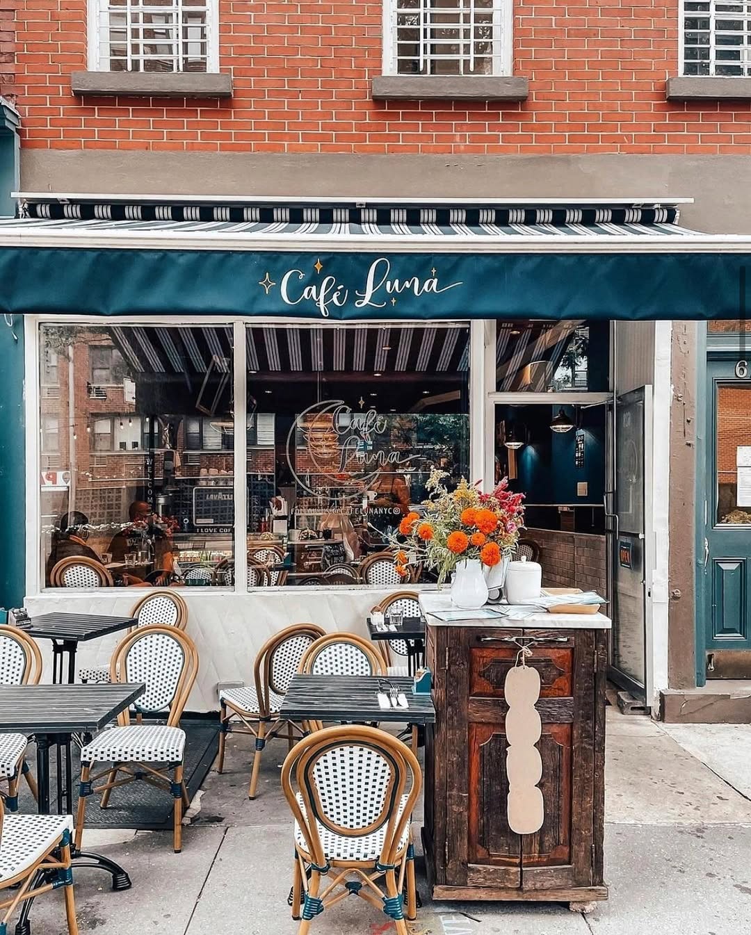 Cafe Luna