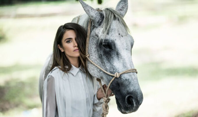 VegNews.FreedomofAnimals.NikkiReedHorse