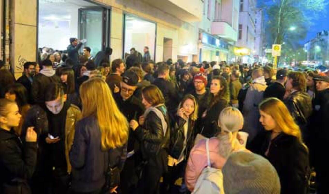Police Shut Down Veg Restaurant Opening Due to Crowds