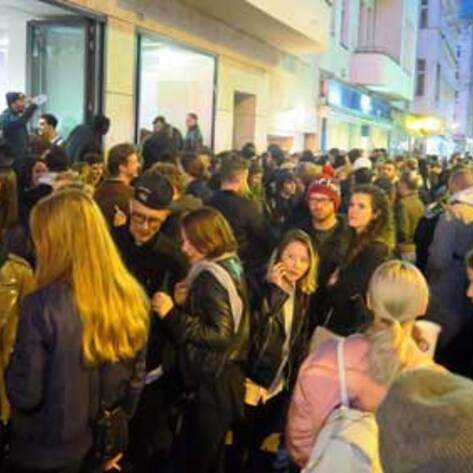 Police Shut Down Veg Restaurant Opening Due to Crowds