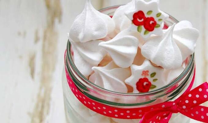 VegNews.Meringue.VegansOnTop