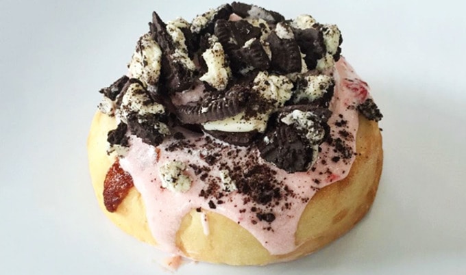 VegNews.CinnaholicCinnamonBun