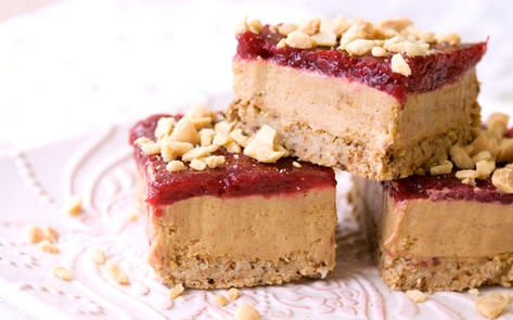 VegNews.VeganPeanutButterMousseandFreshStrawberryJamBars.PeacefulPlate