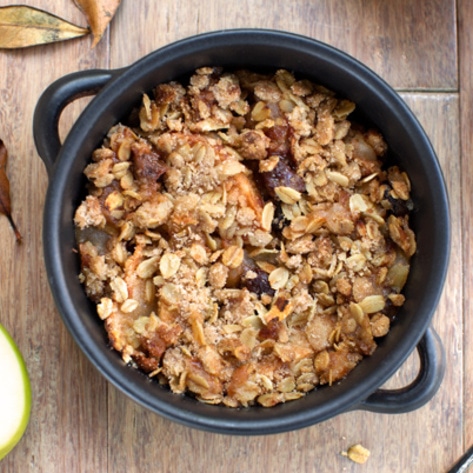 Easy Vegan Apple-Raisin Fruit Crisp