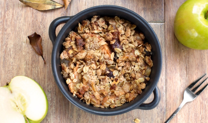Easy Vegan Apple-Raisin Fruit Crisp