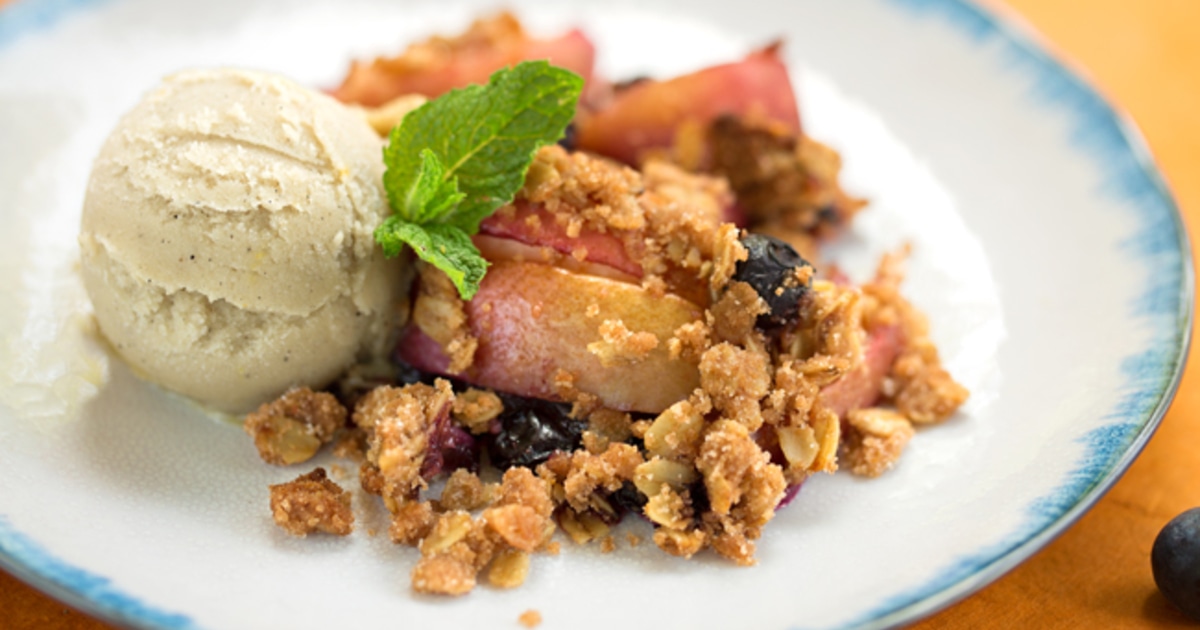 Easy Vegan Blueberry-Nectarine Fruit Crisp