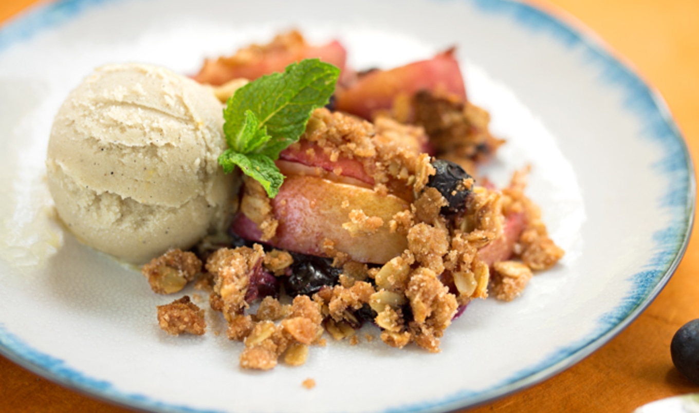 Easy Vegan Blueberry-Nectarine Fruit Crisp