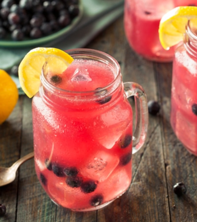 VegNews.PinkLemonBlueberryCocktails