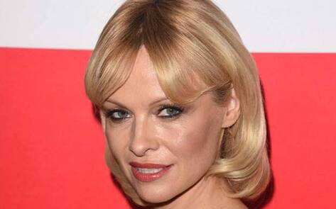 Pamela Anderson Urges Prison System to Adopt Vegan Menu