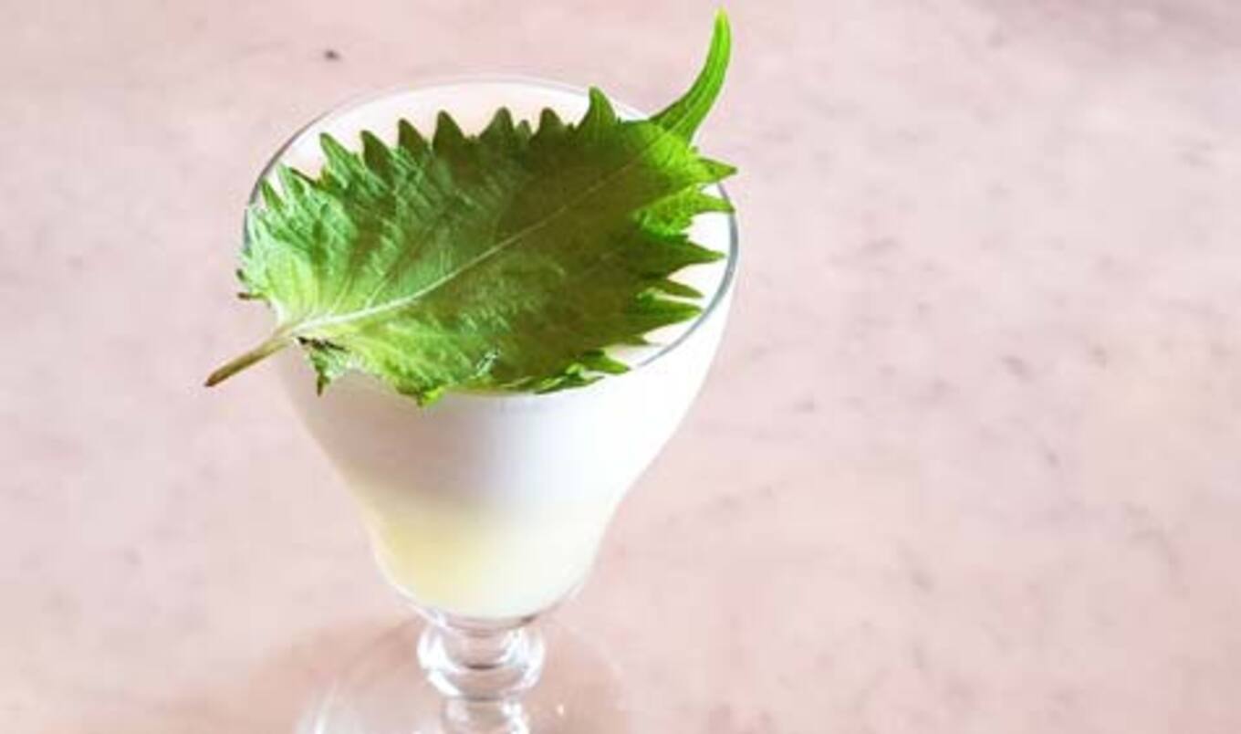 <i>Eater</i> Discovers Vegan Egg Whites, Makes Cocktails